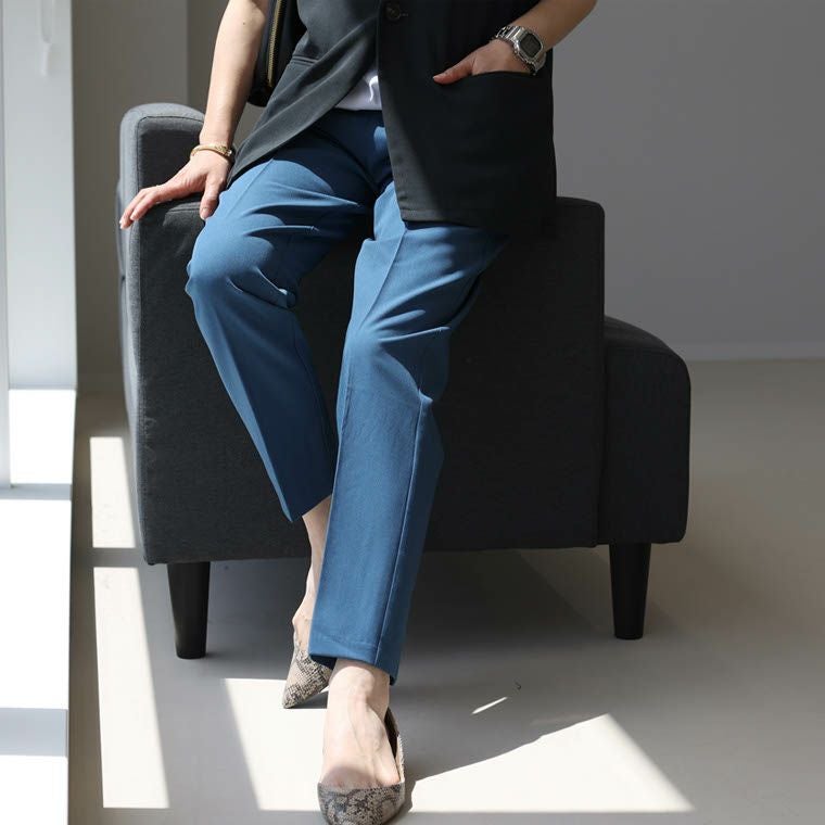 機能素材タックテーパードパンツ